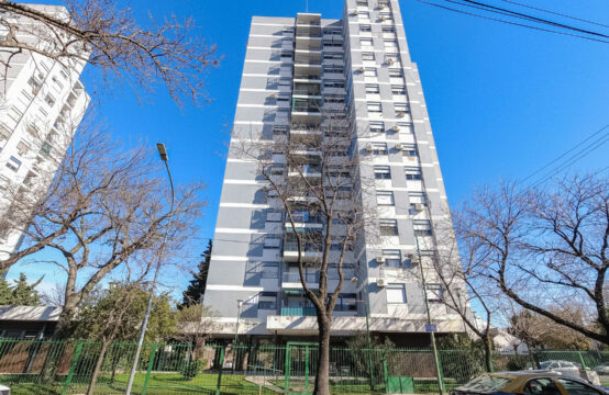 Departamento 4 ambientes con espacio guardacoche con parque y zoom