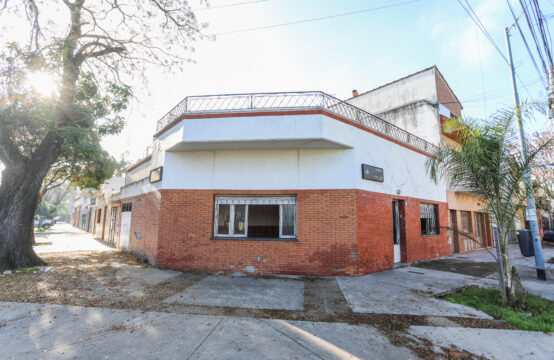 Casa lote propio a reciclar con cochera cubierta &#8211; Excelente ubicación!